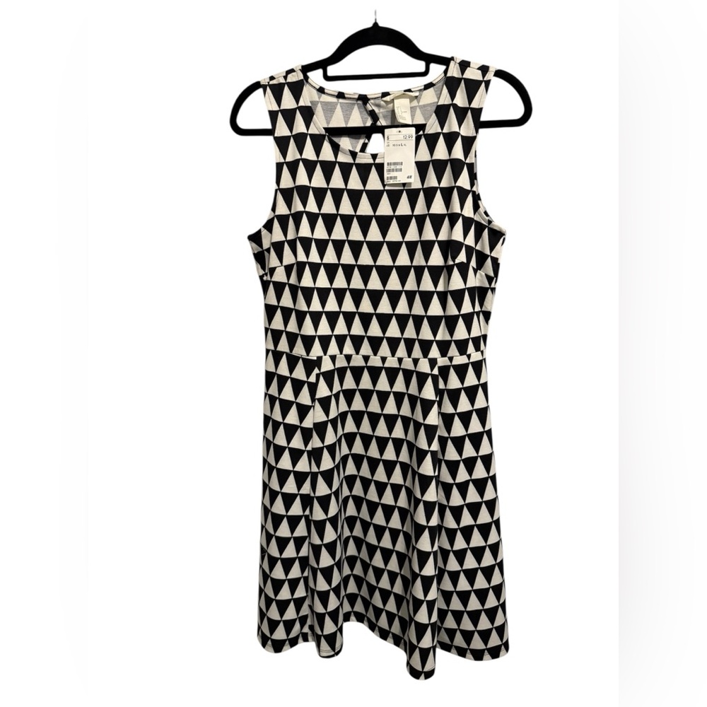 H&M Black and White Triangle Midi Dress
